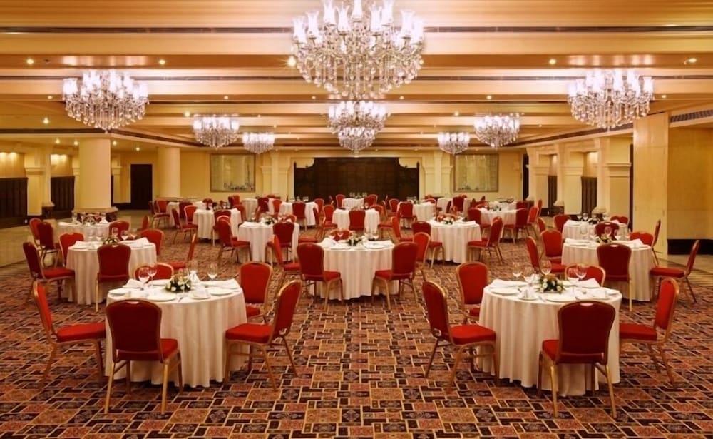 Tuli Imperial Hotel Нагпур Екстериор снимка