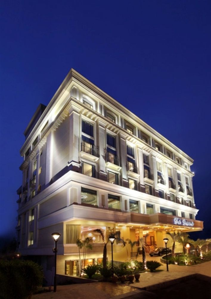Tuli Imperial Hotel Нагпур Екстериор снимка